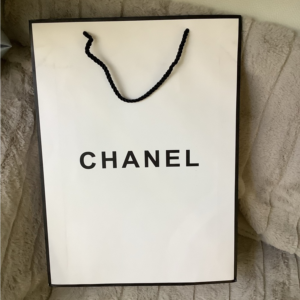 CHANEL Gift Bag